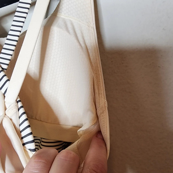 Lululemon Energy Tank in Hyper Stripe Angel Wing / Angel Wing. Est size 8 - Picture 7 of 15